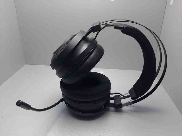 Дешево Razer Nari Essential (RZ04-02690100-R3M1) з ломбарду