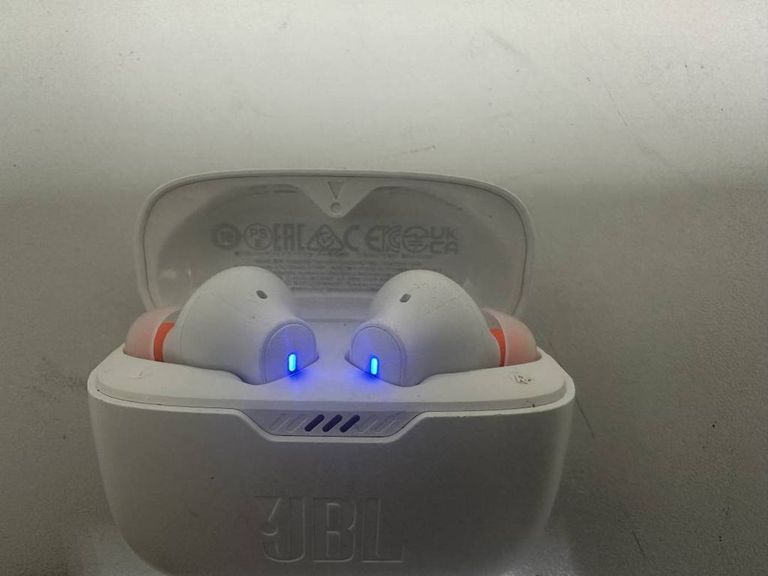 Дешиво Jbl tune 230nc с ломбарда