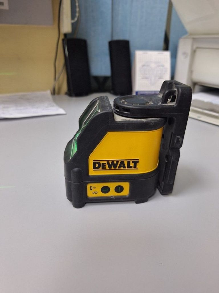 Купити Dewalt DW088CG Б/У