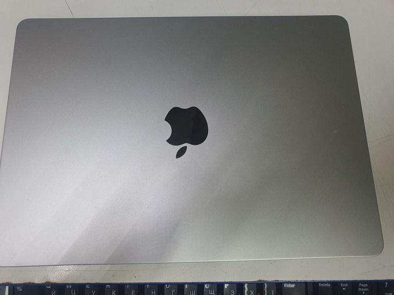Купить Apple MacBook Air 13,6" M2 Silver 2022 (Z15X0005K) Б/У