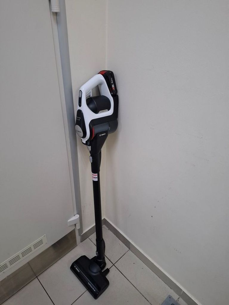 Дешево Bosch home and garden unlimited gen 2 serie 8 bks8214w 1акб з ломбарду