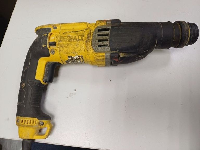 Купити Dewalt D25143K Б/У