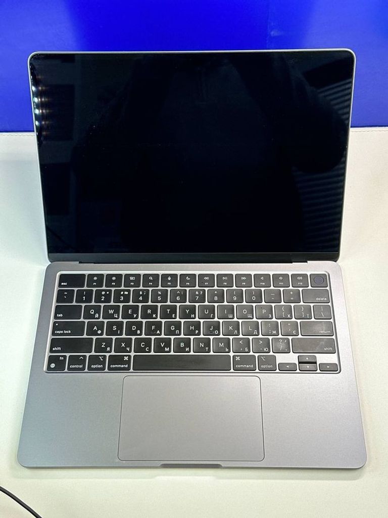 Купить Apple MacBook Air 13,6" M2 Silver 2022 (Z15X0005K) Б/У