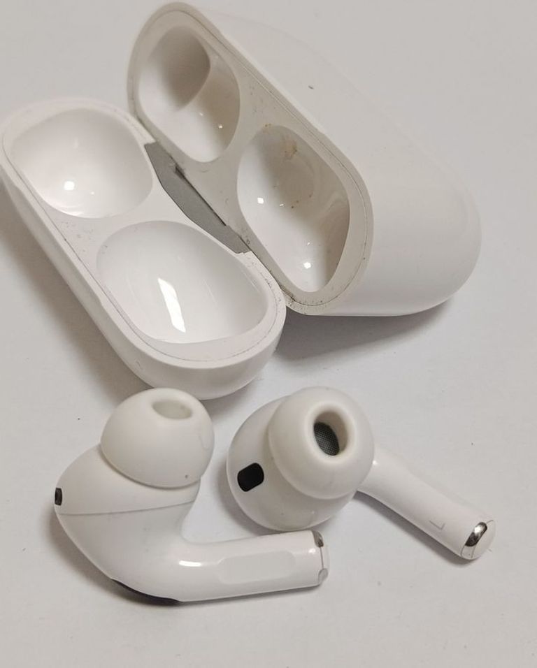Дешево Apple AirPods Pro 2nd generation (MQD83) з ломбарду