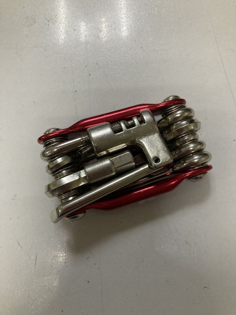 Купити Multitool 11 в 1 червоний Б/У
