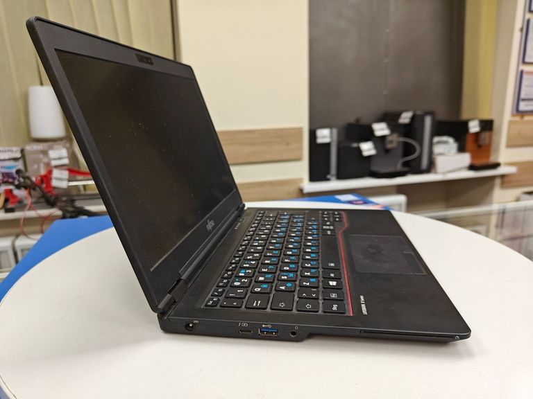Дешево Fujitsu 12/core i3 8145u ddr4/8gb ddr4/hdd *відсутній/ssd 240 gb/*інтегрована з ломбарду