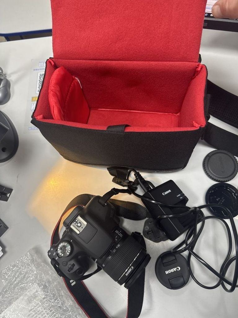 Дешево Canon eos 2000d / ef-s 18-55mm f/3.5-5.6 is ii з ломбарду