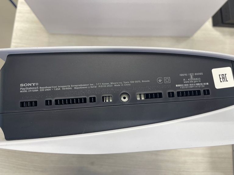 Дешиво Sony PlayStation 5 825GB с ломбарда
