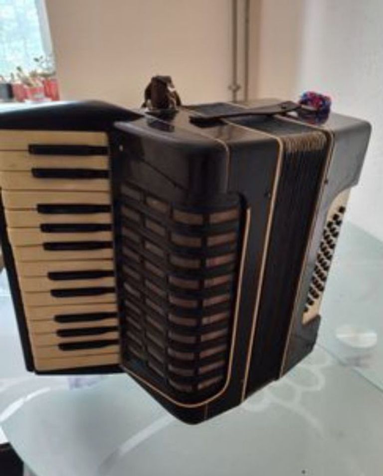 Купити Corell Б/У