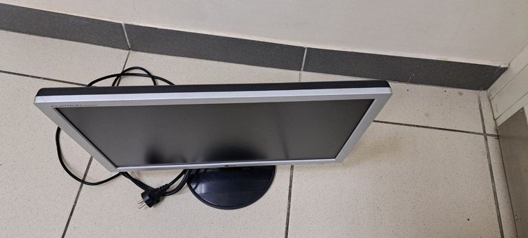 Дешево Lg w2042s з ломбарду