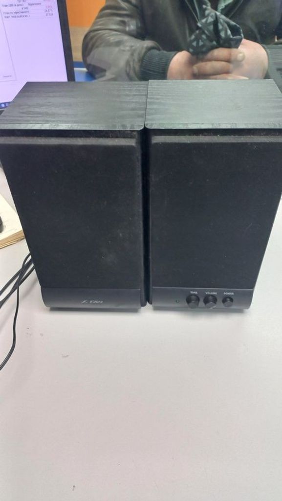 Купити F&d R-215 Black Б/У