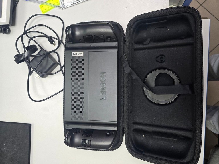 Розпродаж Lenovo Legion Go 1 TB Shadow Black, продавець Техноскарб