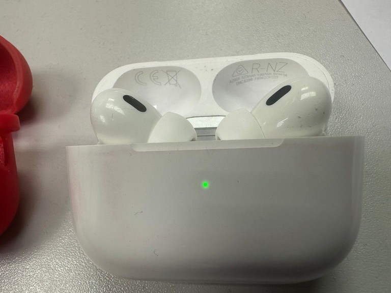 Оголошення Apple airpods pro 2nd generation with magsafe charging case usb-c Б/У