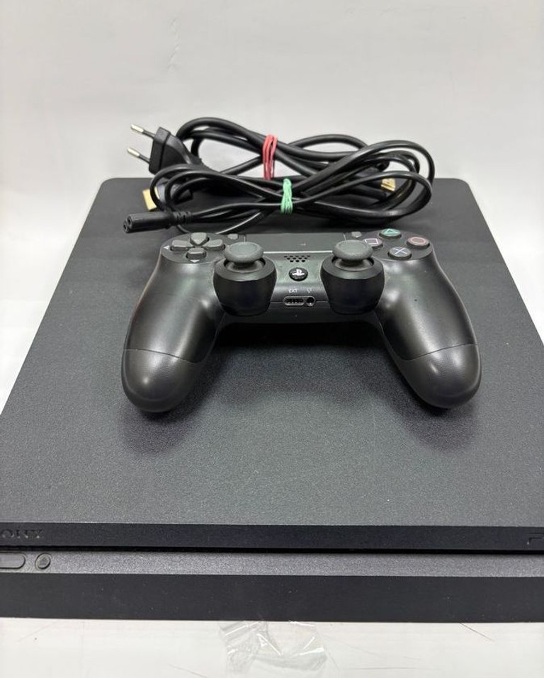 Купить Sony PlayStation 4 Slim 1TB Black Б/У