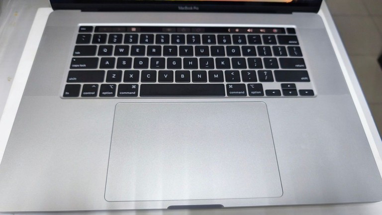 Дешево Apple macbook pro 16" 2019 a2141 core i7 2,6ghz/ram16gb/ssd512gb/amd radeon pro 5300m 4gb з ломбарду