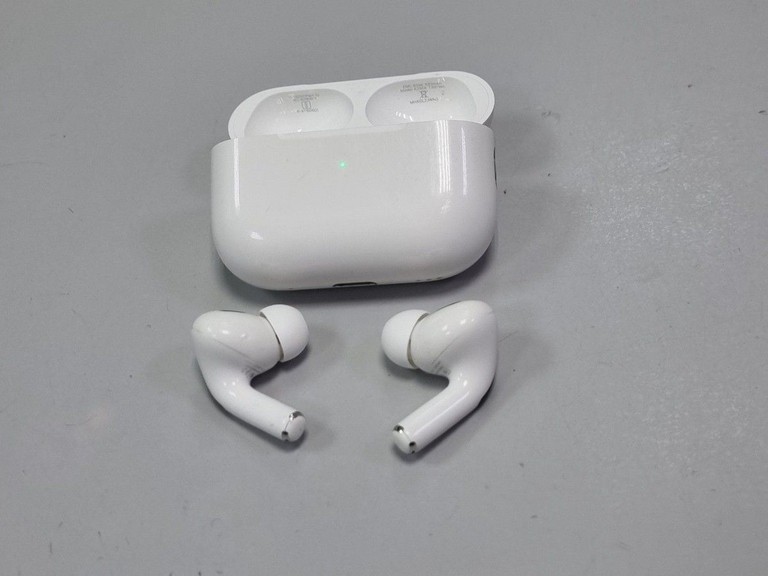 Дешево Apple airpods pro 2nd generation with magsafe charging case usb-c з ломбарду