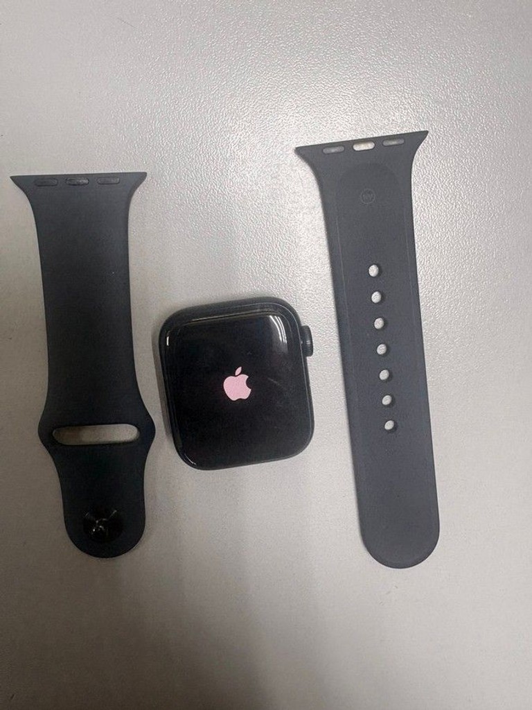 Оголошення Apple watch se 2 gps 40mm aluminium case Б/У