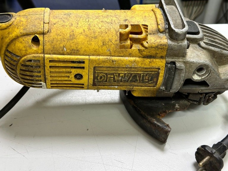Оголошення Dewalt DWE494 Б/У
