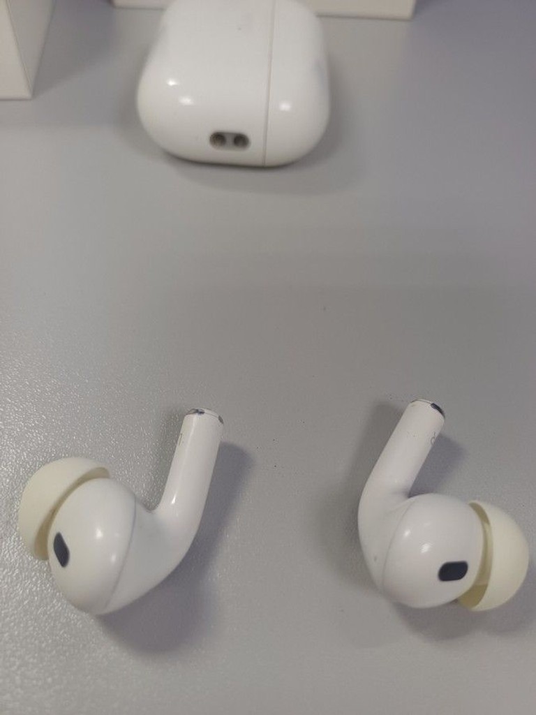 Apple airpods pro 2nd generation magsafe Код:01-201110328. Изображение 9