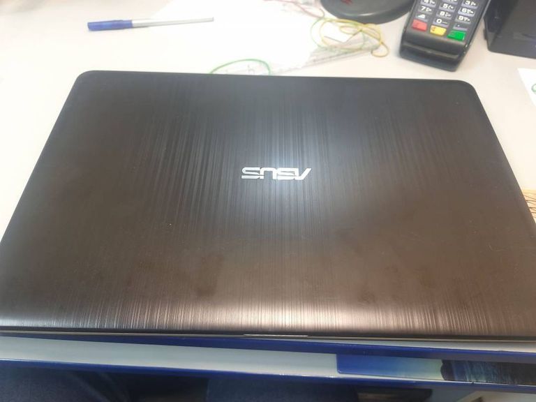 Asus pentium n4200 1,1ghz/ ram4gb/ hdd500gb/video gf 810m