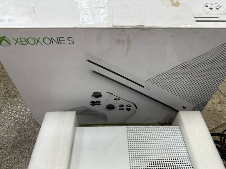 Microsoft Xbox One S 1TB