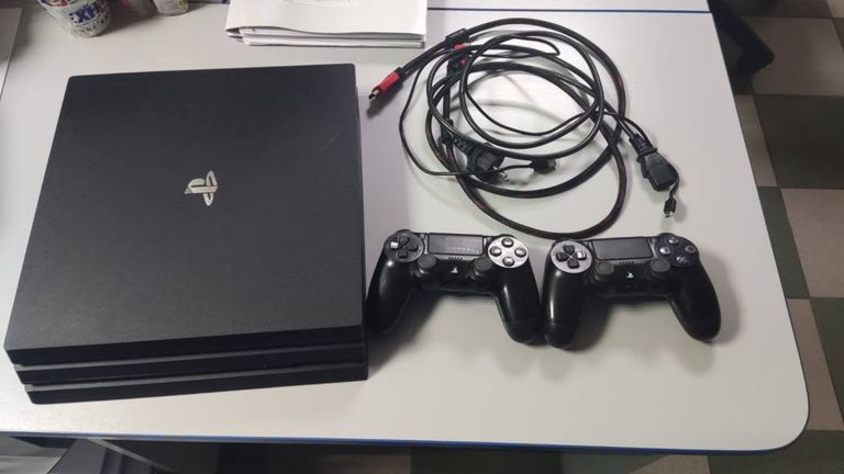 Sony playstation 4 pro 1tb + 2 джойстика Код:01-200312513. Зображення 9