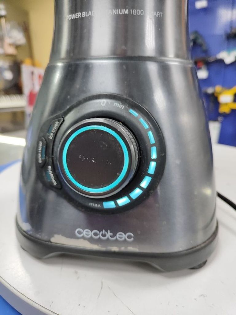 Дешево Cecotec power titanium 1800 з ломбарду