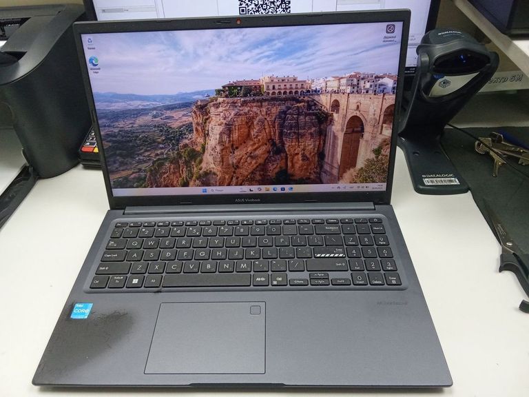 Дешево Asus 15/core i3-1215u ddr5/8gb ddr4/hdd *відсутній/ssd 256 gb/*інтегрована з ломбарду