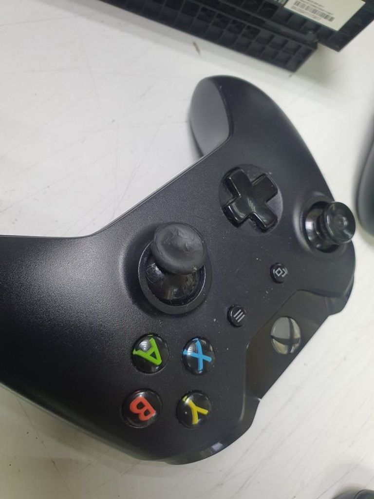 Оголошення Microsoft Xbox One X 1TB White Б/У