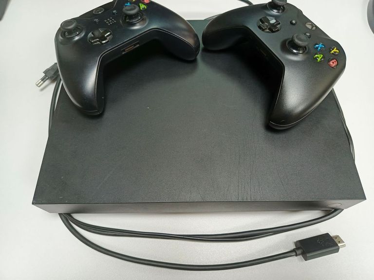 Распродажа Microsoft Xbox One X 1TB White, продавец Техноскарб