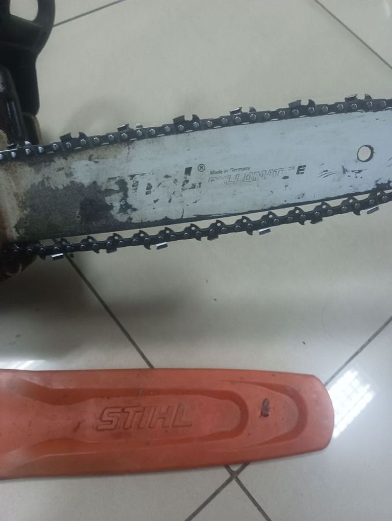 Дешево Stihl MS 230 40cm (11232000756) з ломбарду