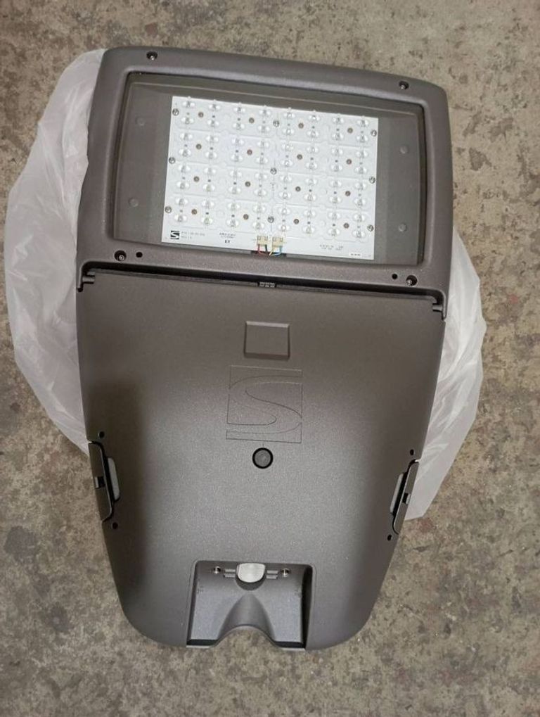 Купить Schreder ampera midi 139 Б/У