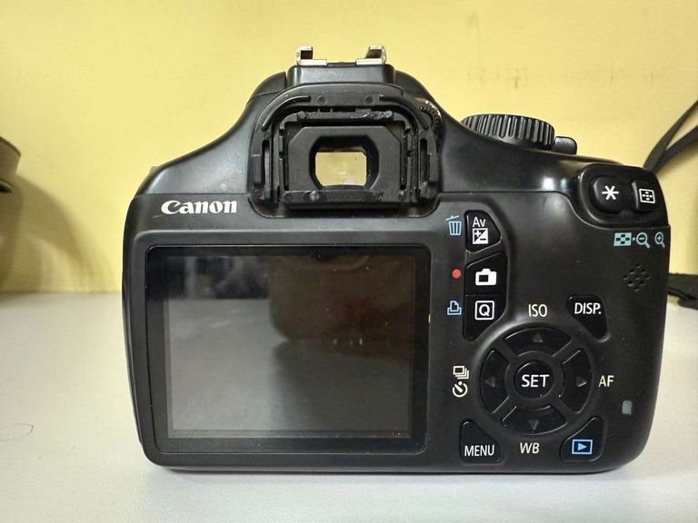 Дешиво Canon eos 1100d + ef-s 18-55mm f/3,5-5,6 is ii с ломбарда