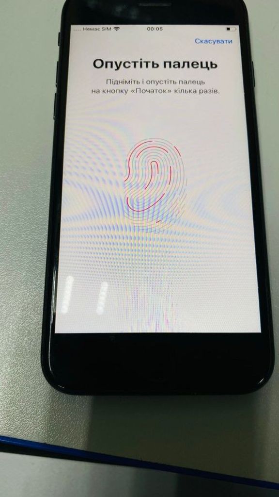 Дешево Apple iPhone SE 2020 128GB Black Slim Box (MHGT3) з ломбарду