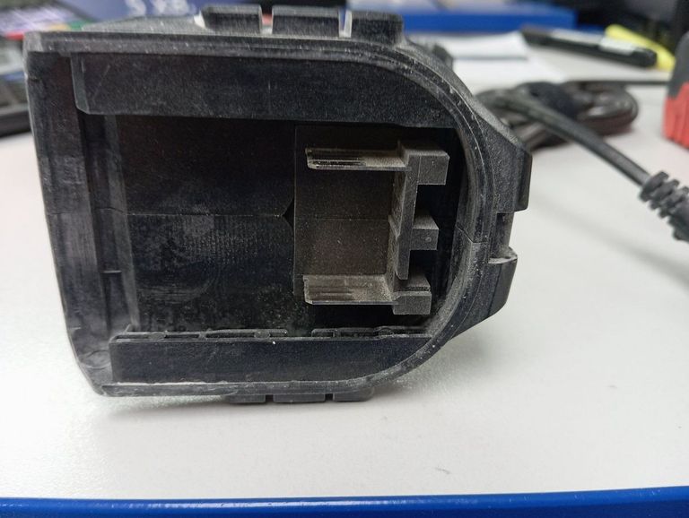 Дешиво Dnipro-M cd-218 1акб 2ah зп с ломбарда