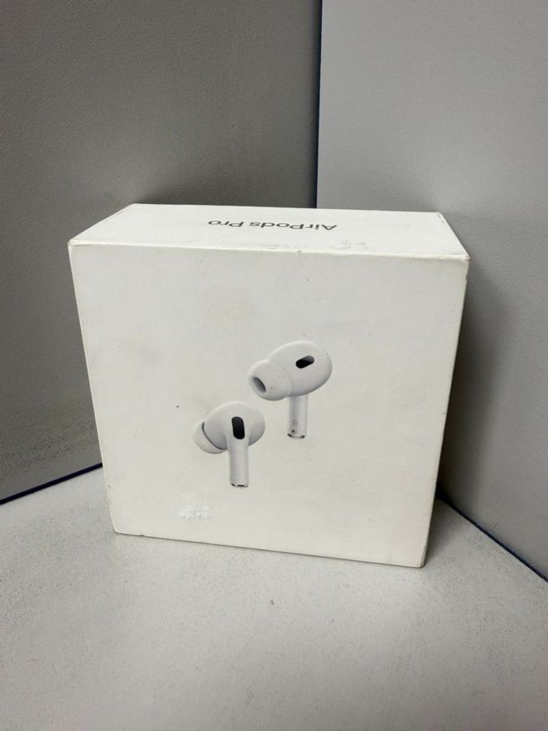 Купити Apple airpods pro 2nd generation with magsafe charging case usb-c Б/У