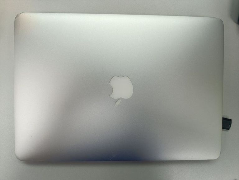 Объявление Apple macbook air 2015 a1466 13,3" core i5 1,6ghz/ram8gb/ssd128gb/intel hd graphics 6000 Б/У
