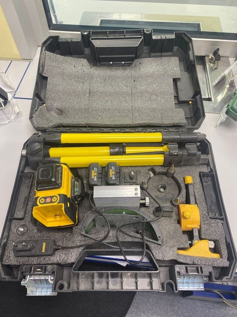 Купити Dewalt DW088CG Б/У