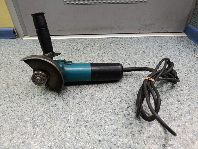 Купить Makita 9557nb Б/У