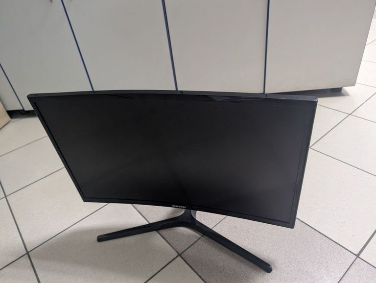 Оголошення Samsung odyssey gaming crg5 lc24rg50f Б/У