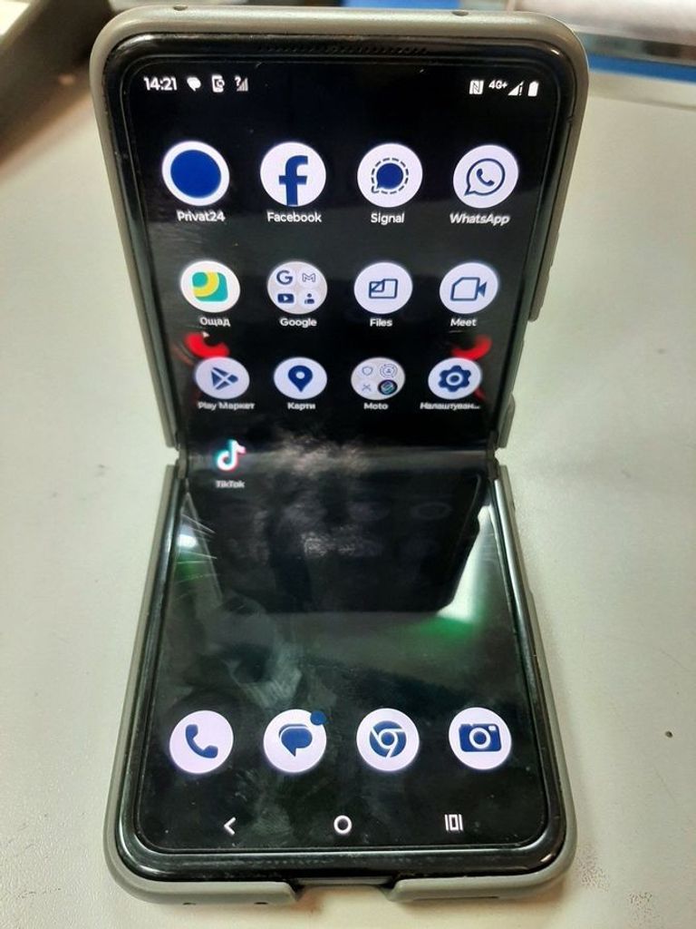 Дешево Motorola razr 50 8/256gb з ломбарду