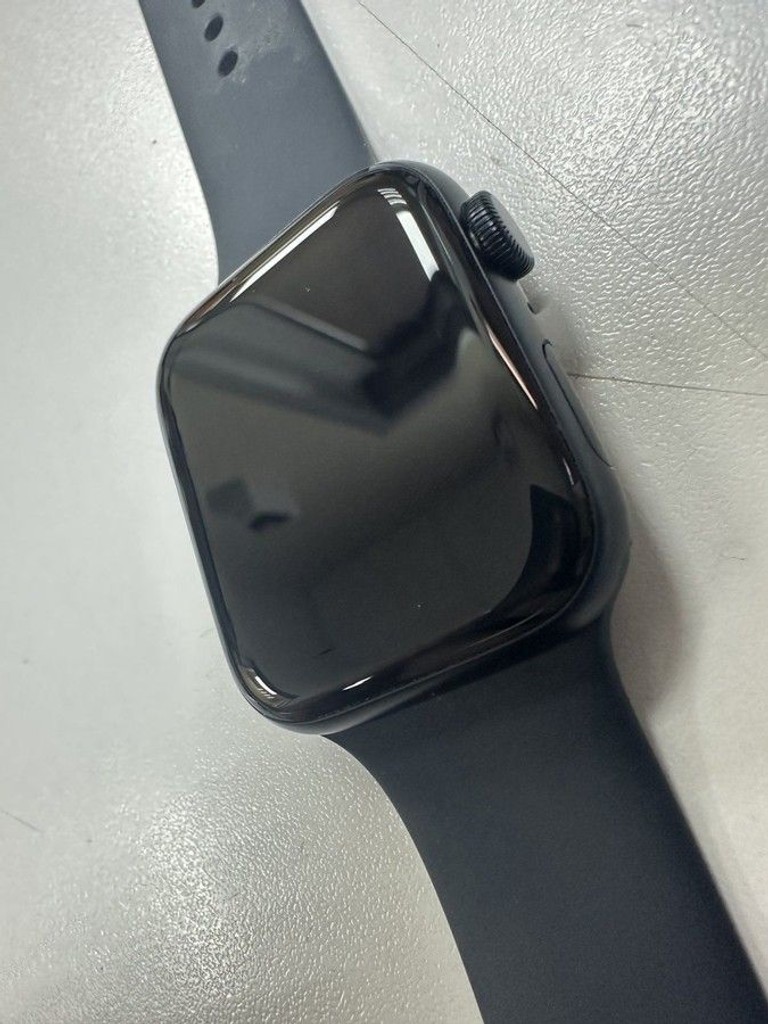Дешево Apple watch se 2 gps 44mm aluminium case з ломбарду
