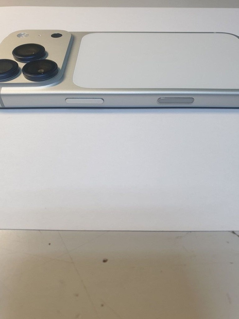 Дешево Apple iPhone 17 Pro 256GB Deep Blue (MG8J4) з ломбарду