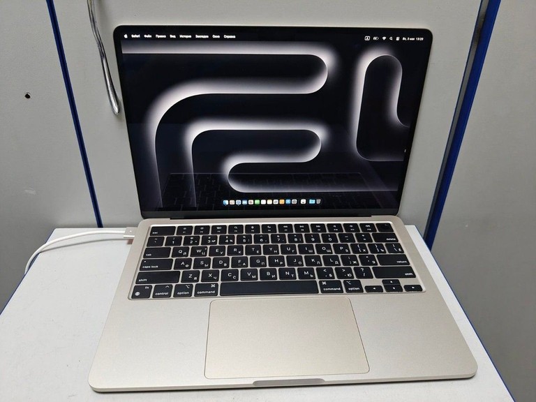 Оголошення Apple macbook air 13.6/ m2 / ram 16gb/ ssd 256gb/ gpu 8 core Б/У
