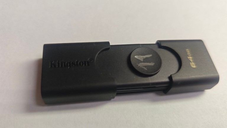 Купить Kingston 64 gb Б/У