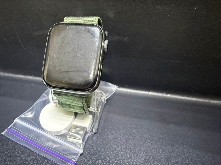 Купить Apple watch series 4 gps 44mm aluminium case Б/У