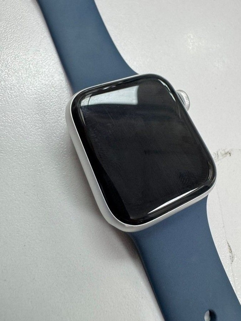 Купити Apple watch se 2 gps 40mm aluminium case Б/У