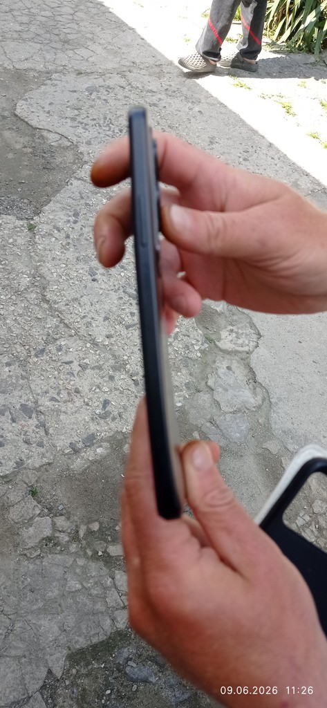 Дешево Xiaomi Redmi 15 4G 6/128GB Midnight Black з ломбарду