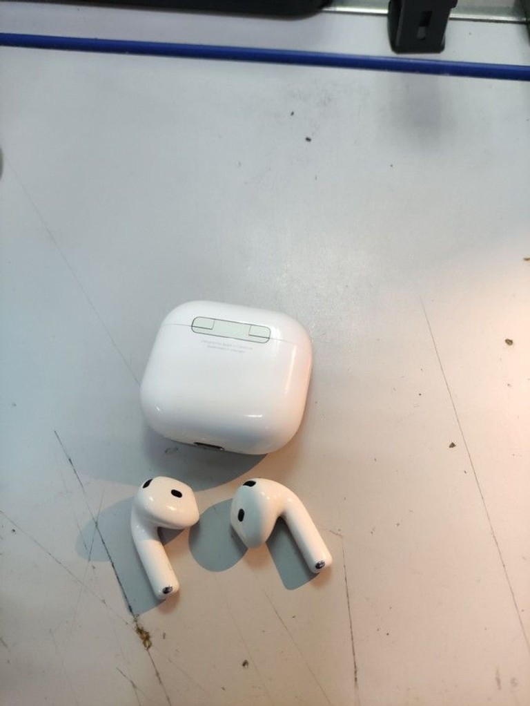 Объявление Apple airpods 4 with active noise cancellation Б/У