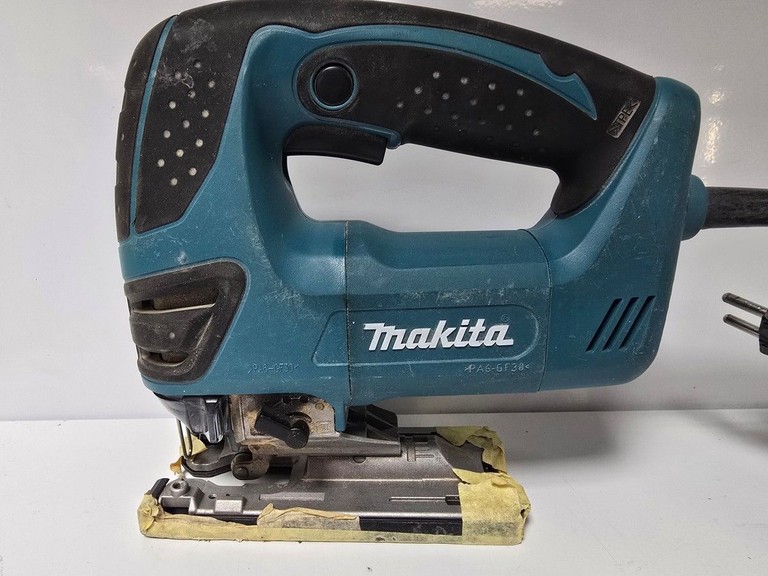 Оголошення Makita 4350FCT Б/У